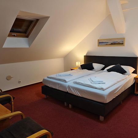 Hotel Bily Konicek Třeboň Екстериор снимка