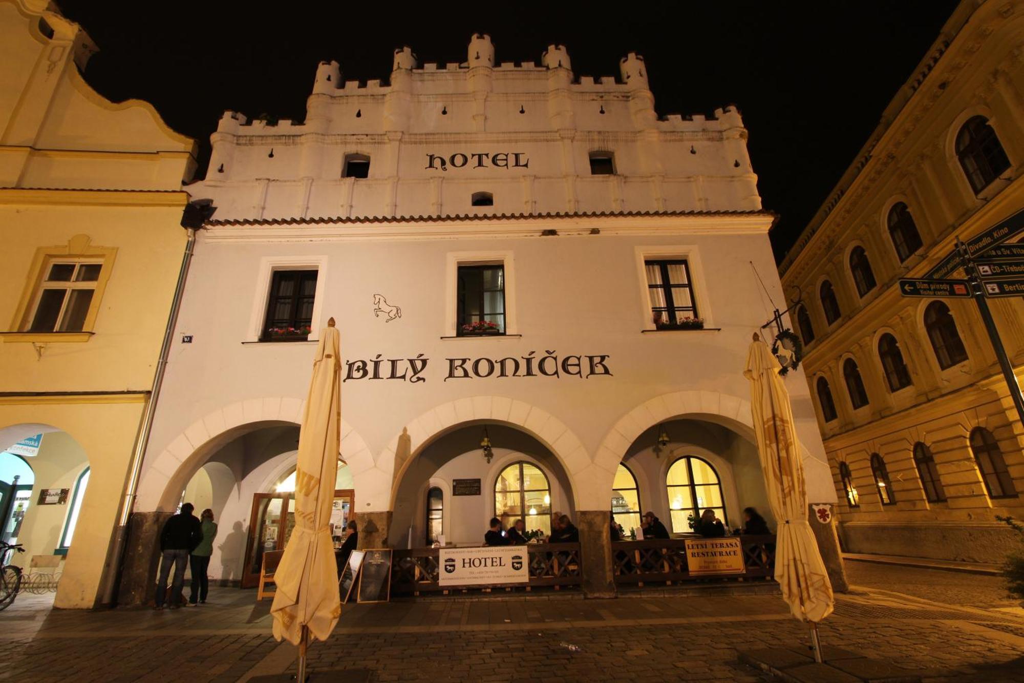 Hotel Bily Konicek Třeboň Екстериор снимка