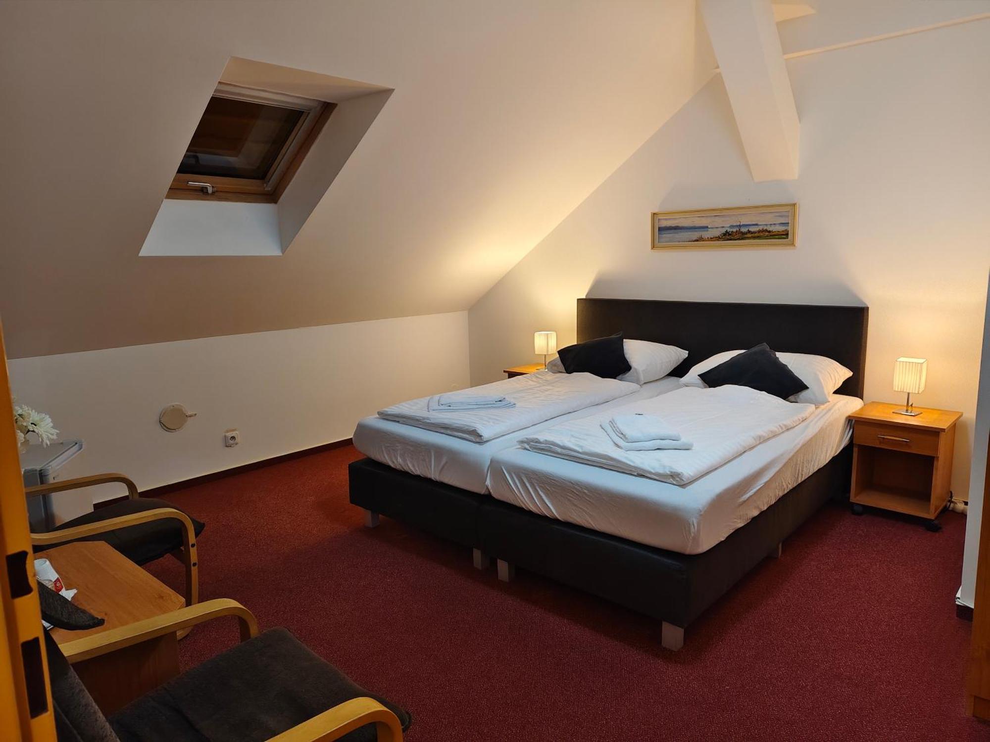 Hotel Bily Konicek Třeboň Екстериор снимка