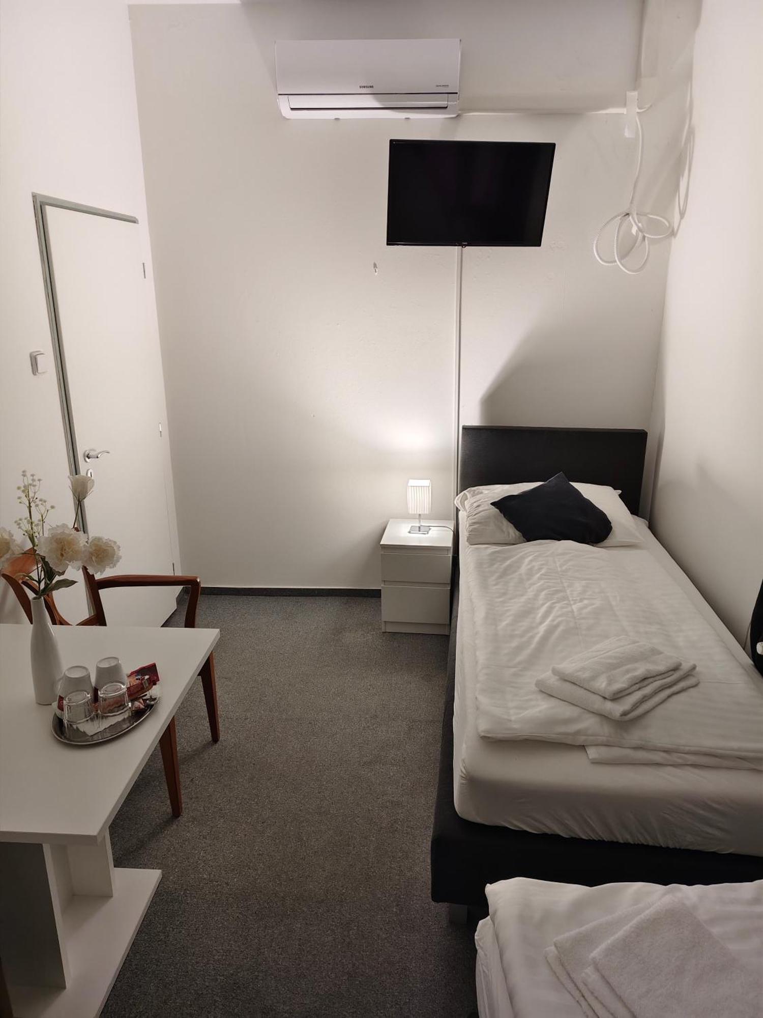 Hotel Bily Konicek Třeboň Екстериор снимка