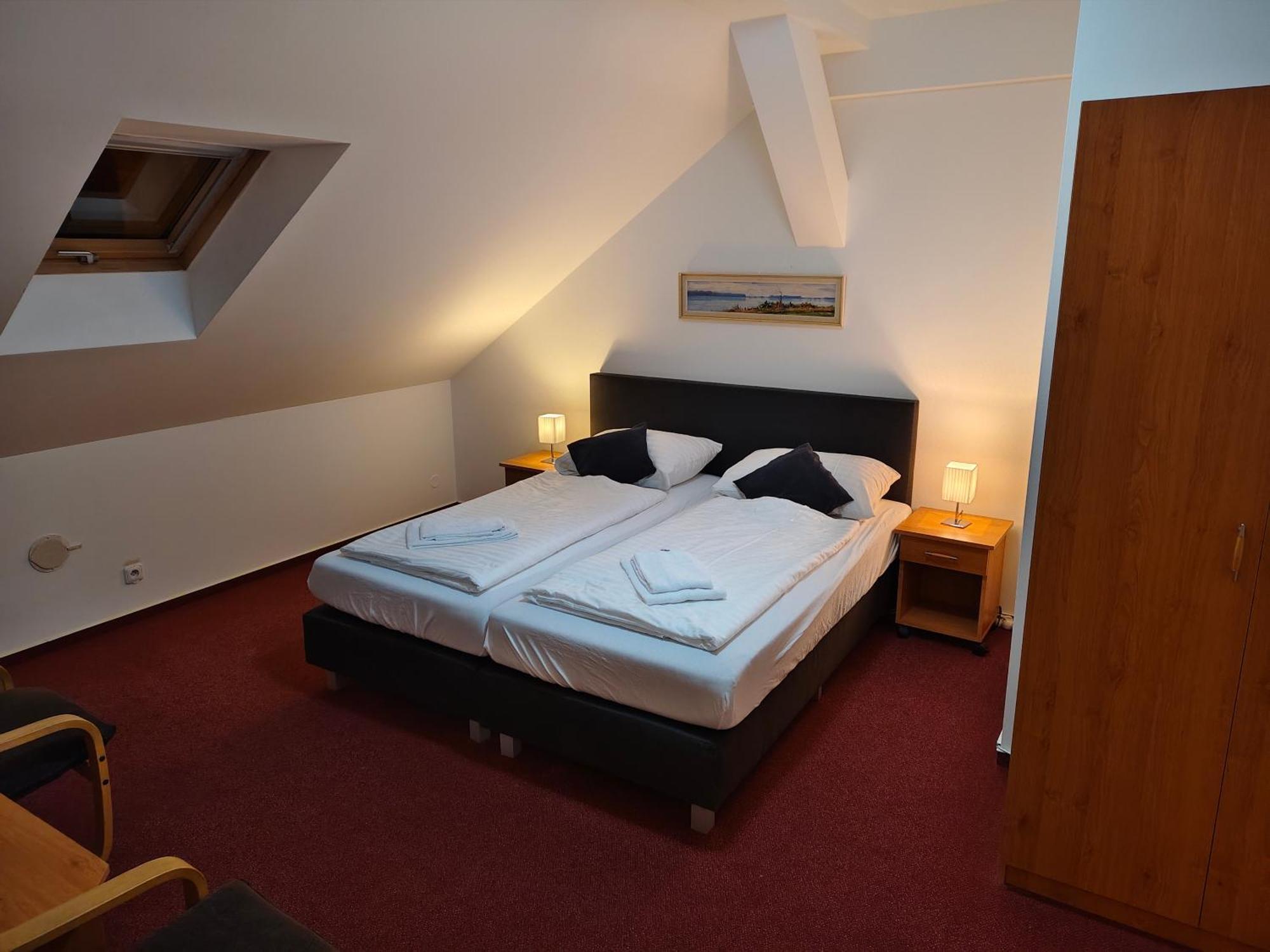 Hotel Bily Konicek Třeboň Екстериор снимка