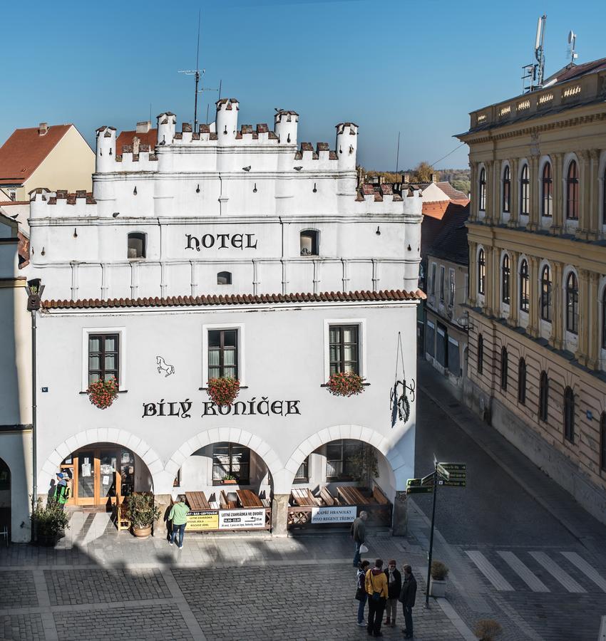 Hotel Bily Konicek Třeboň Екстериор снимка