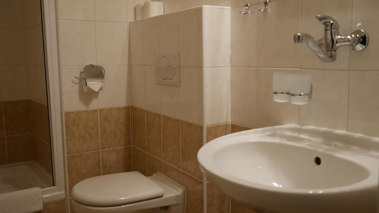 Hotel Bily Konicek Třeboň Екстериор снимка