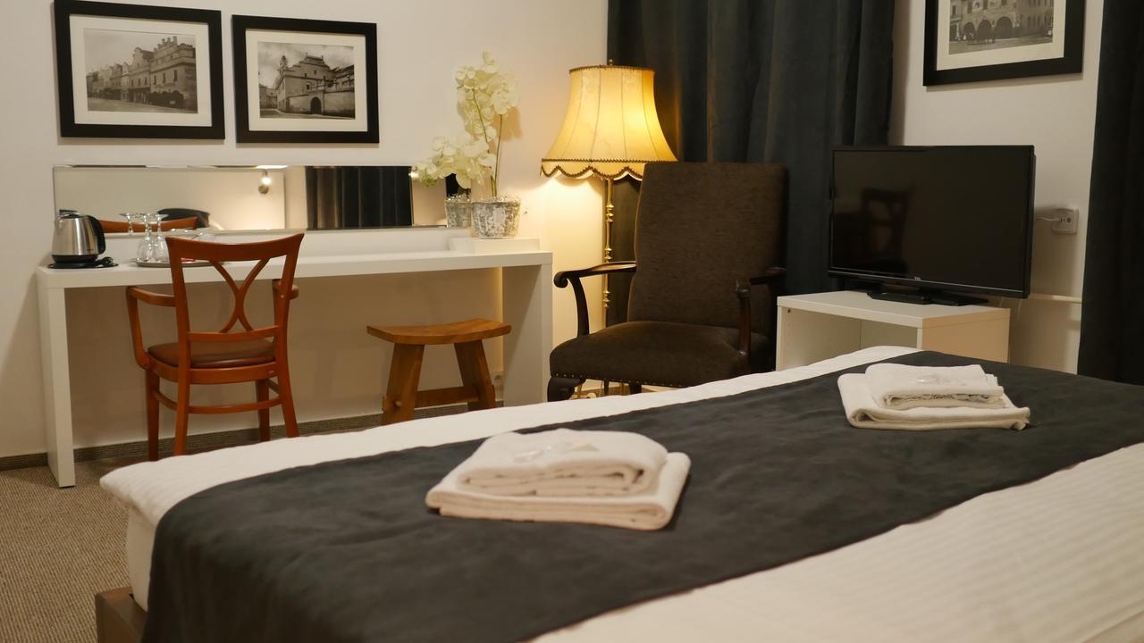 Hotel Bily Konicek Třeboň Екстериор снимка