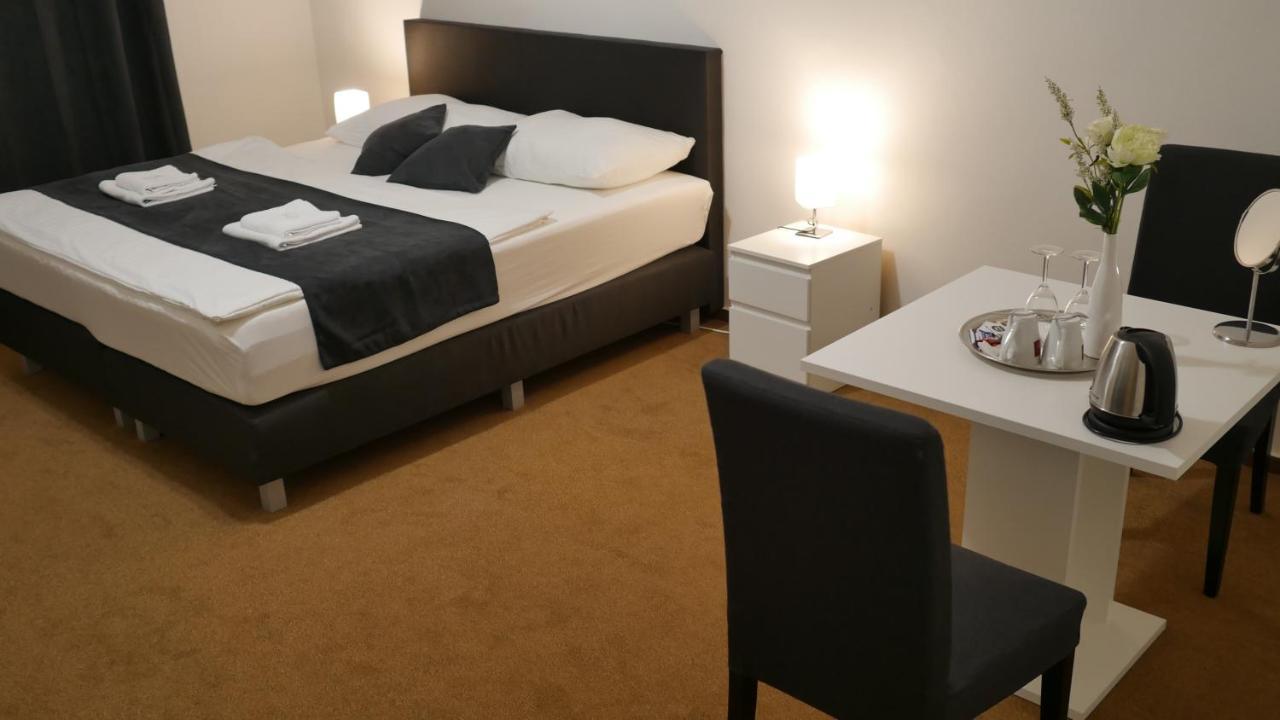 Hotel Bily Konicek Třeboň Екстериор снимка